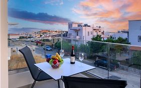 Vakakis Family Luxury Studios 2